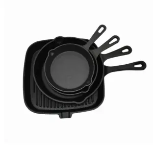 Set di 4 Padelle in Ghisa Antiaderenti Pretrattate, con Guanti 2 Set di 4 Padelle in Ghisa Antiaderenti Pretrattate, con Guanti 2